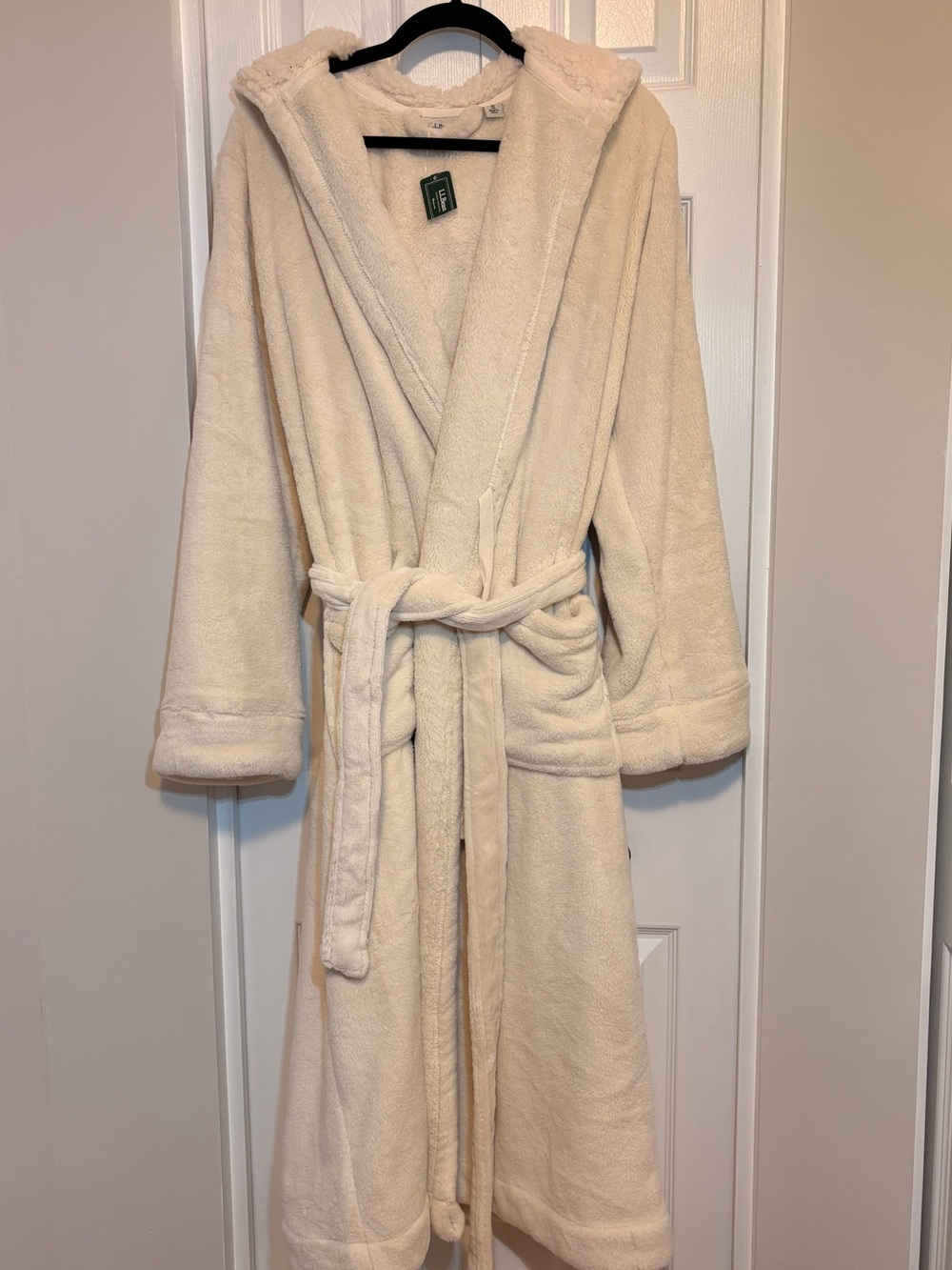NWT - L.L. Bean “Wicked Plush” robe - Size M